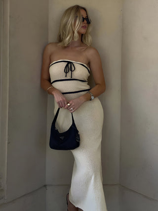 Amelie | Robe en Boucle Crème sans Épaules avec Piping Contrasté