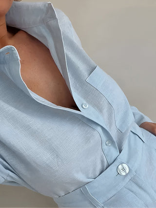 Chemise en lin bleu clair à manches longues, col et boutonnage