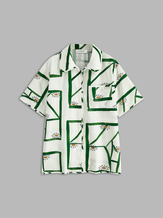 Chemise à manches courtes imprimée vert sur fond blanc, coupe ample, style boutonné