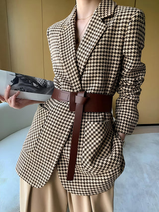 Veste blazer à pied-de-poule marron ceinturée, coupe oversize, col cranté