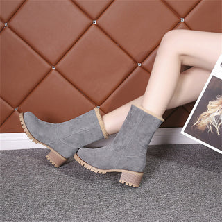 Bottes mi-mollet grises à col en fausse fourrure beige, talon bloc et semelle crantée.