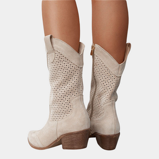 Bottes mi-mollet beige clair, talon bloc brun, tige perforée, vue arrière et semelle.