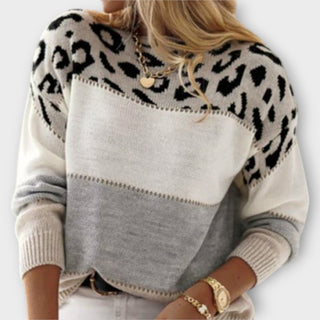 Pull à manches longues avec rayures horizontales blanc cassé et gris, motif léopard noir.