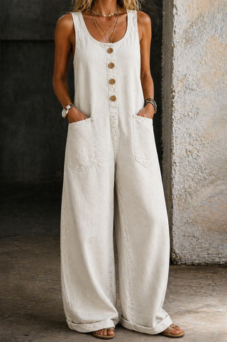 Salopette en denim blanc, sans manches, bretelles, boutonnage, poches plaquées