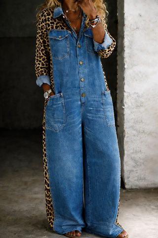 Combinaison chemise en denim bleu, manches longues, patte boutonnée, deux poches plaquées