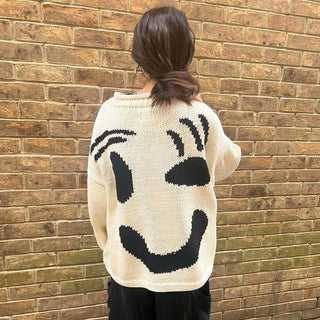 Pull en tricot épais crème oversize, grand motif sourire noir au dos.