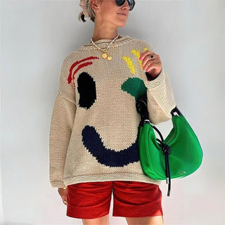 Pull en tricot épais crème oversize à motif sourire multicolore sur le devant.
