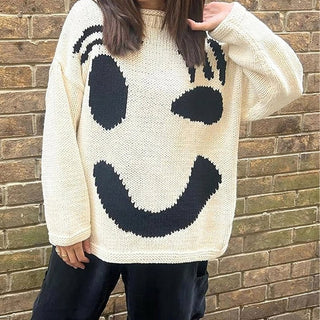 Pull en tricot épais crème oversize à grand motif sourire noir, col montant.