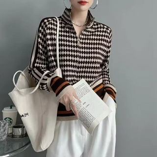 Blouse maille pied-de-poule noire/blanche, fermeture éclair, rayures marron aux poignets
