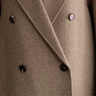 Manteau long marron : col croisé et boutons, texture chinée en laine