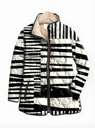 Veste rembourrée ELODIE™ noire et blanche à capuche, boutonnage et poches, col beige.