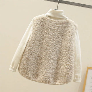 Gilet fausse fourrure beige, col montant et poches; manches longues visibles