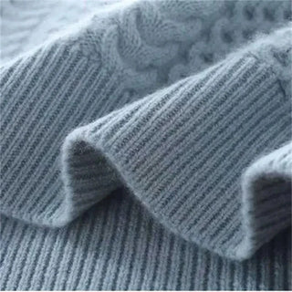 Manche de pull en tricot cachemire bleu clair à côtes et torsades
