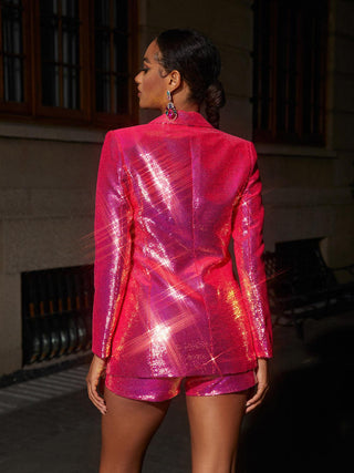 Tailleur blazer et short à sequins rose fuchsia, vue de dos, manches longues.