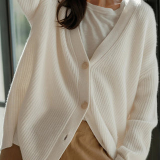 Cardigan en cachemire blanc cassé, boutons sur l’avant, maille côtelée