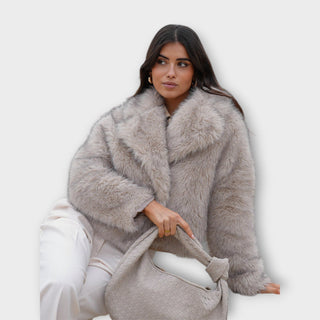 Veste à fourrure gris clair, col pointu, manches longues, devant ouvert