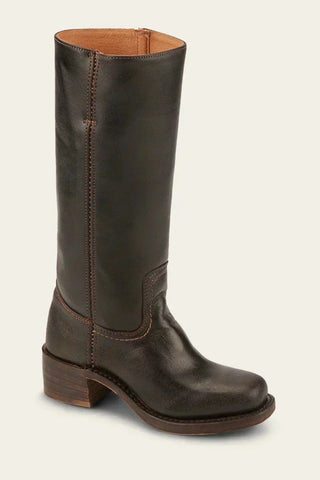 Bottes mi-mollet en cuir foncé, bout fermé, talon bloc en bois, surpiqûres contrastées.