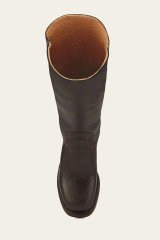 Bottes mi-mollet foncées à bout fermé, semelle épaisse, coutures visibles sur la tige.