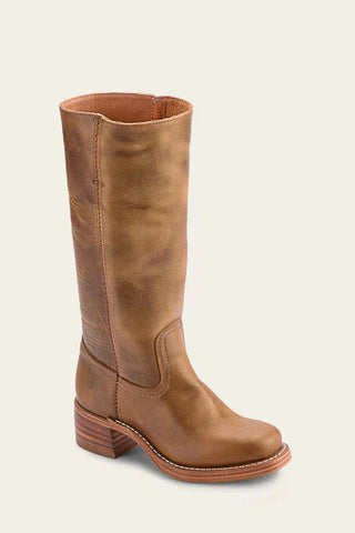 Bottes mi-mollet en cuir beige, bout fermé, talon bloc, bride latérale et surpiqûres.