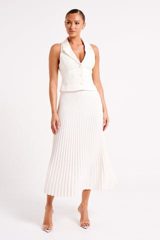 Robe blanche sans manches avec décolleté V et jupe mi-longue à plis
