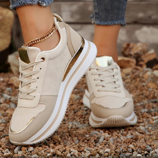 Chaussures Nova™ beige à lacets, semelle blanche rayée et empiècement latéral