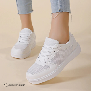 Chaussures orthopédiques Eugenia™ blanches à lacets, semelle épaisse et tige textile.