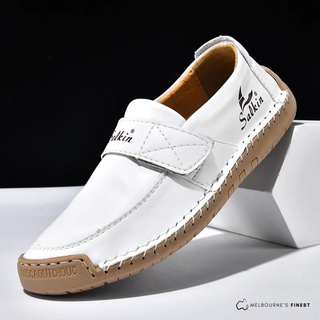 Chaussures orthopédiques Faye™ blanches, mocassin à bride velcro, semelle souple.