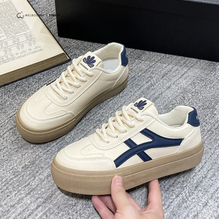 Chaussures de confort Ronda™ blanches, empiècements bleu marine, semelle épaisse.