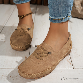 Chaussures orthopédiques de confort marron, dessus suède, lacets et coutures décoratives