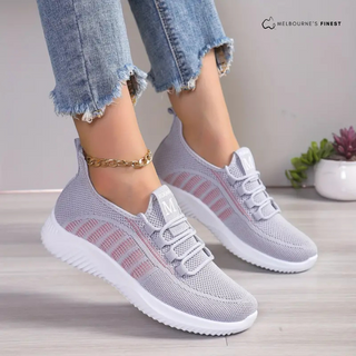 Chaussures orthopédiques grises claires à lacets, semelle blanche, détails roses
