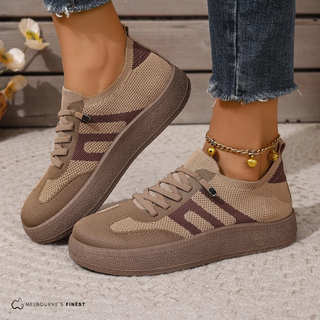 Baskets orthopédiques Tess™ beiges, lacets, semelle épaisse et rayures sur le côté