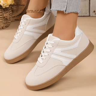 Chaussures de confort orthopédiques Amy™ beige à semelle gomme, lacets blancs.