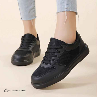 Chaussures orthopédiques Eugenia™ noires à lacets, semelle épaisse et dessus textile.
