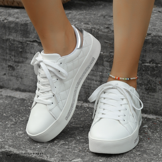 Chaussures de confort orthopédique Jayla™ blanches à lacets, semelle contrastée.
