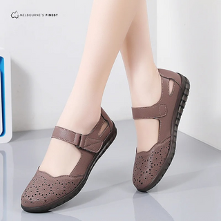 Chaussures orthopédiques Deloris™ marron, brides à scratch et perforations sur l’avant