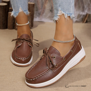 Chaussures orthopédiques Eden™ pour femmes marron, lacets et semelle blanche.