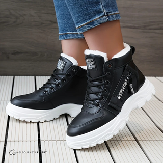 Bottes d’hiver Zoey™ noires à lacets, col doublé de fourrure, semelle crantée blanche.