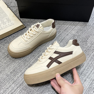 Chaussures de confort Ronda™ blanches, empiècements marron, semelle épaisse.