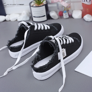 Chaussures confort Cindy™ en toile noire à enfiler, lacets blancs, bords effilochés