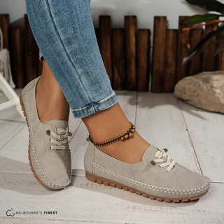 Chaussures orthopédiques de confort beiges, dessus suède, lacets et semelle crantée