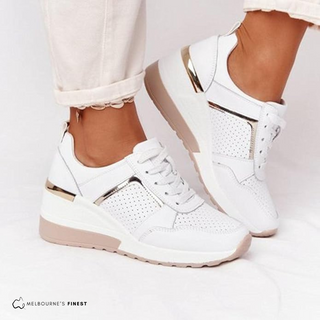 Chaussures orthopédiques femme Sallie™ blanches, tige perforée et semelle crantée