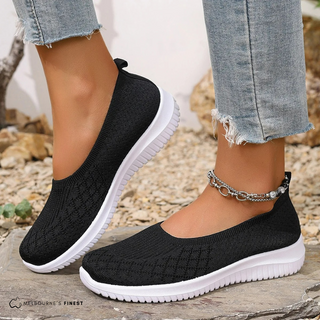 Chaussures orthopédiques femme, noires, tricot ajouré style chaussette, semelle blanche épaisse.
