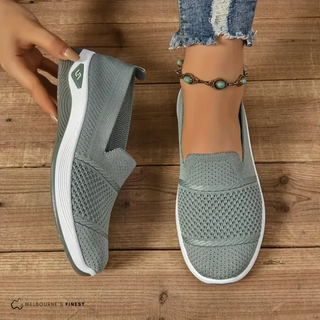 Chaussures confort orthopédiques Lia™ vertes, semelle blanche et empiècement en tricot.