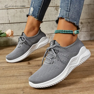 Baskets orthopédiques femme grises en maille, lacets et semelle blanche épaissie