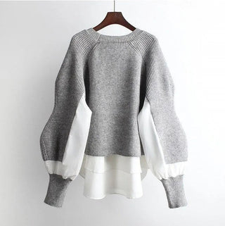 Pull gris en maille, encolure ronde, manches bouffantes et bas superposé