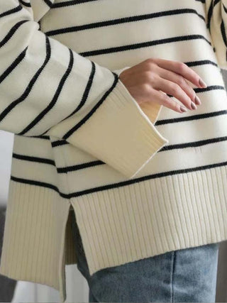 Blouse en maille rayée : poignets et bas côtelés, blanc cassé à bandes bleu marine