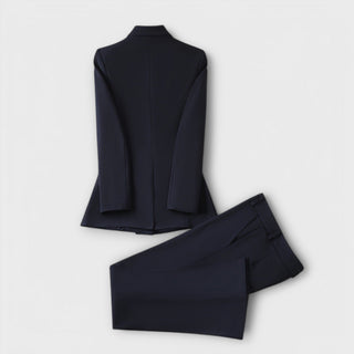 Ensemble veste et pantalon Ema bleu foncé, veste cintrée boutonnée, pantalon droit