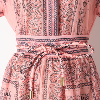 Ensemble blouse et jupe imprimée paisley rose, taille froncée et lien frontal