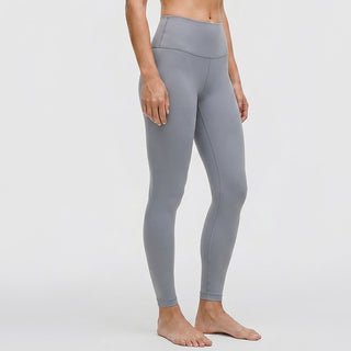 Leggings de yoga taille haute gris clair, coupe ajustée jusqu’aux chevilles.