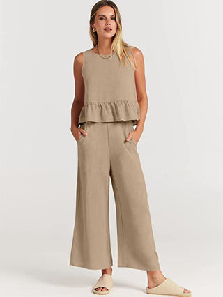 Ensemble blouse sans manches volant beige et pantalon large, encolure ronde